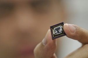 Chip that contains optofluidcmicroscope