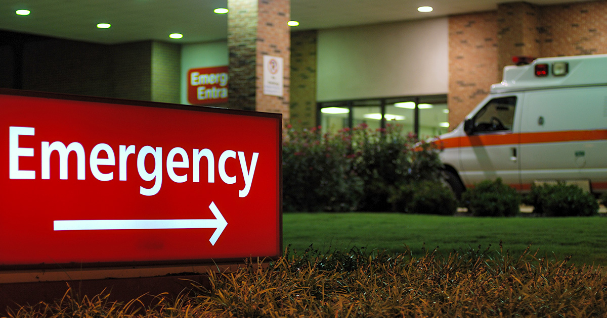 An emergency sign in front of a hospital